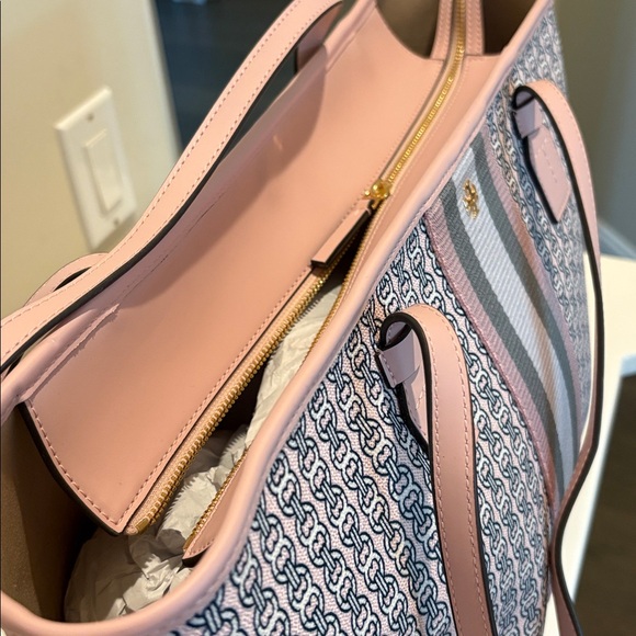 Tory Burch blush Pink / Cream / Grey Patterned Tote with zipper. - Picture 3 of 4